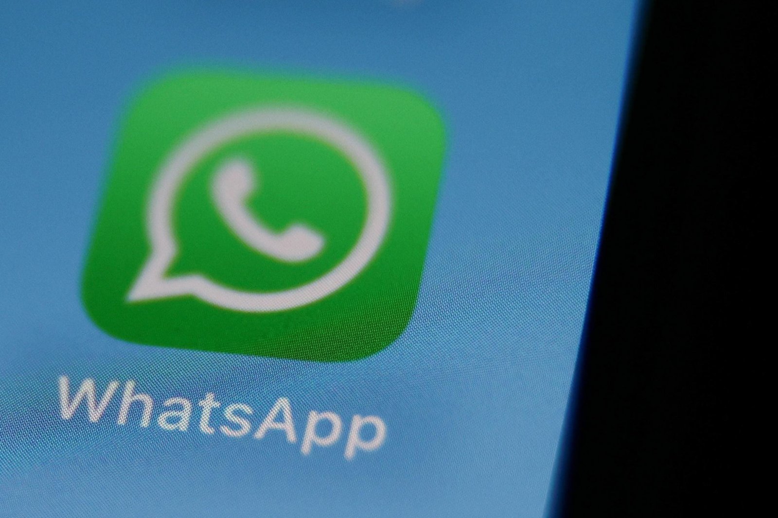 Apple Takes Down WhatsApp And Other Popular Messaging Apps From Chinese App Store