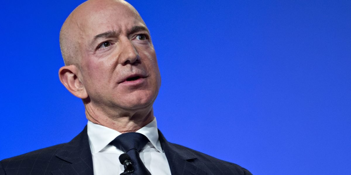 Amazon should be forced to disclose how Jeff Bezos and others were instructed to use the Signal disappearing-message app, FTC says