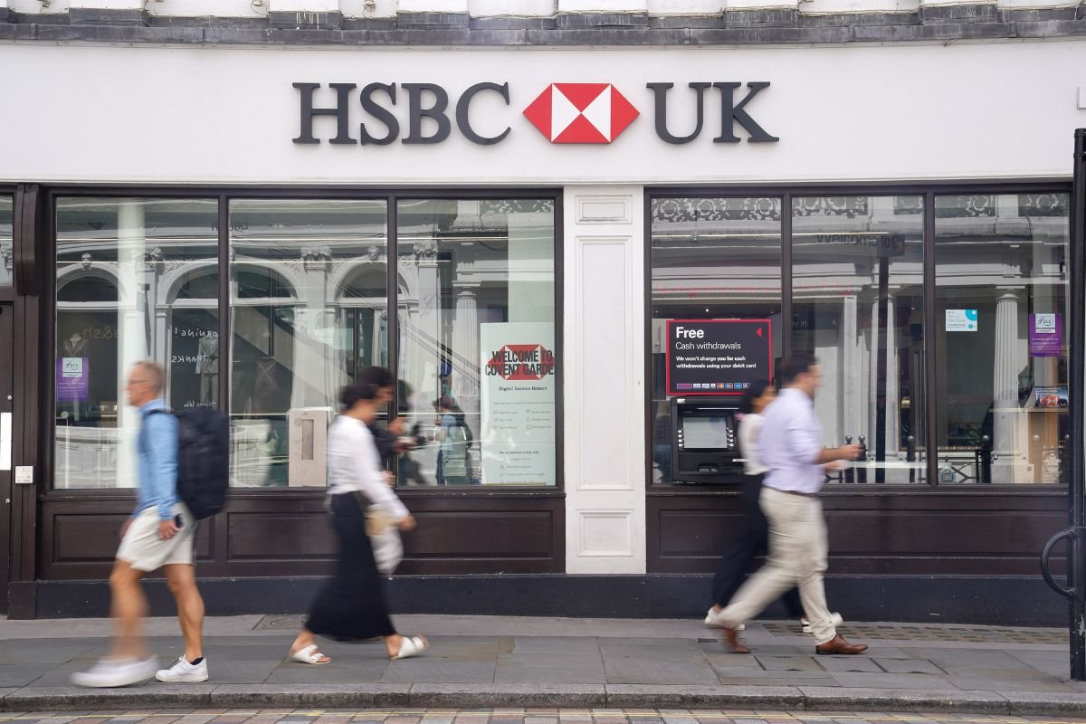 HSBC app outage: Customers continue to have 'intermittent service issues'