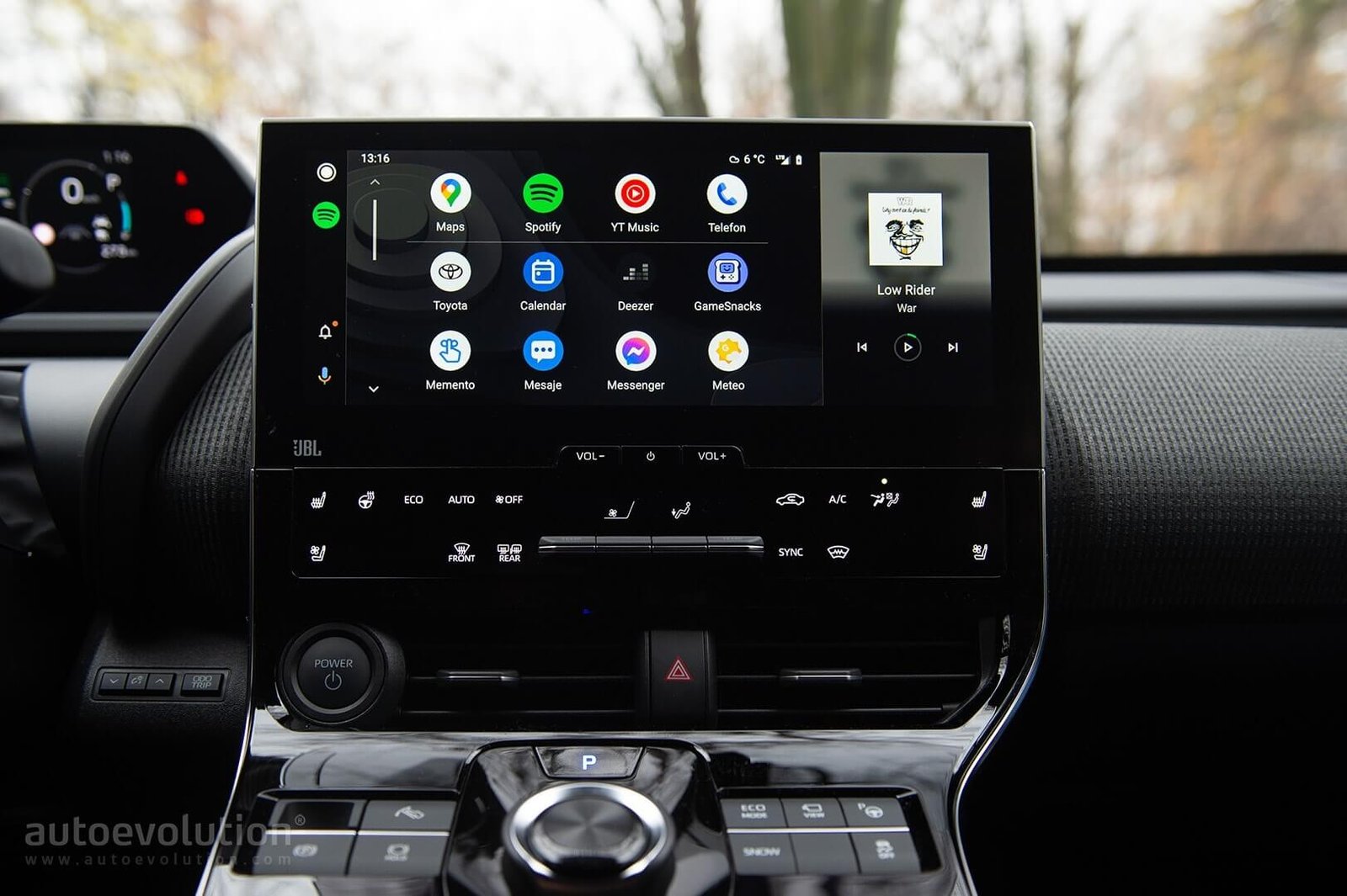 Android Auto 12.1 Spotted Online, Download Links Now Live