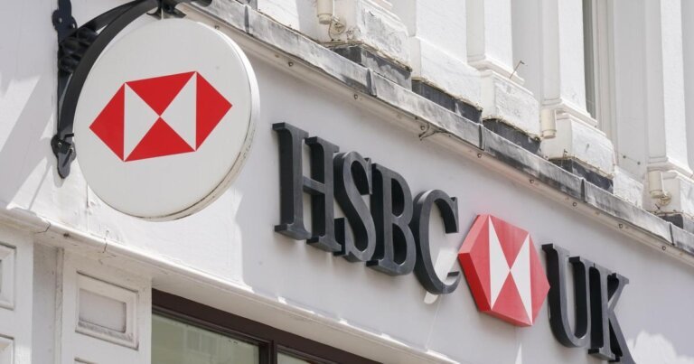 'It's payday and I can't access my wages': HSBC customers fume as app unavailable