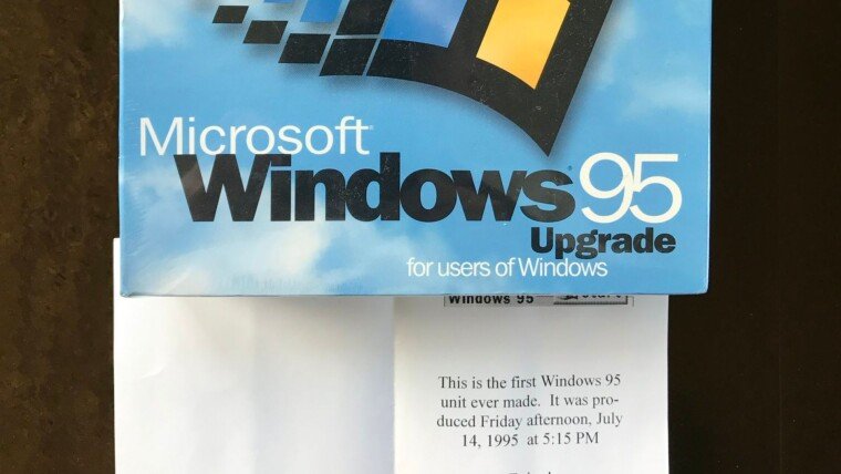 Ex-Microsoft executive flaunts the first ever copy of Windows 95