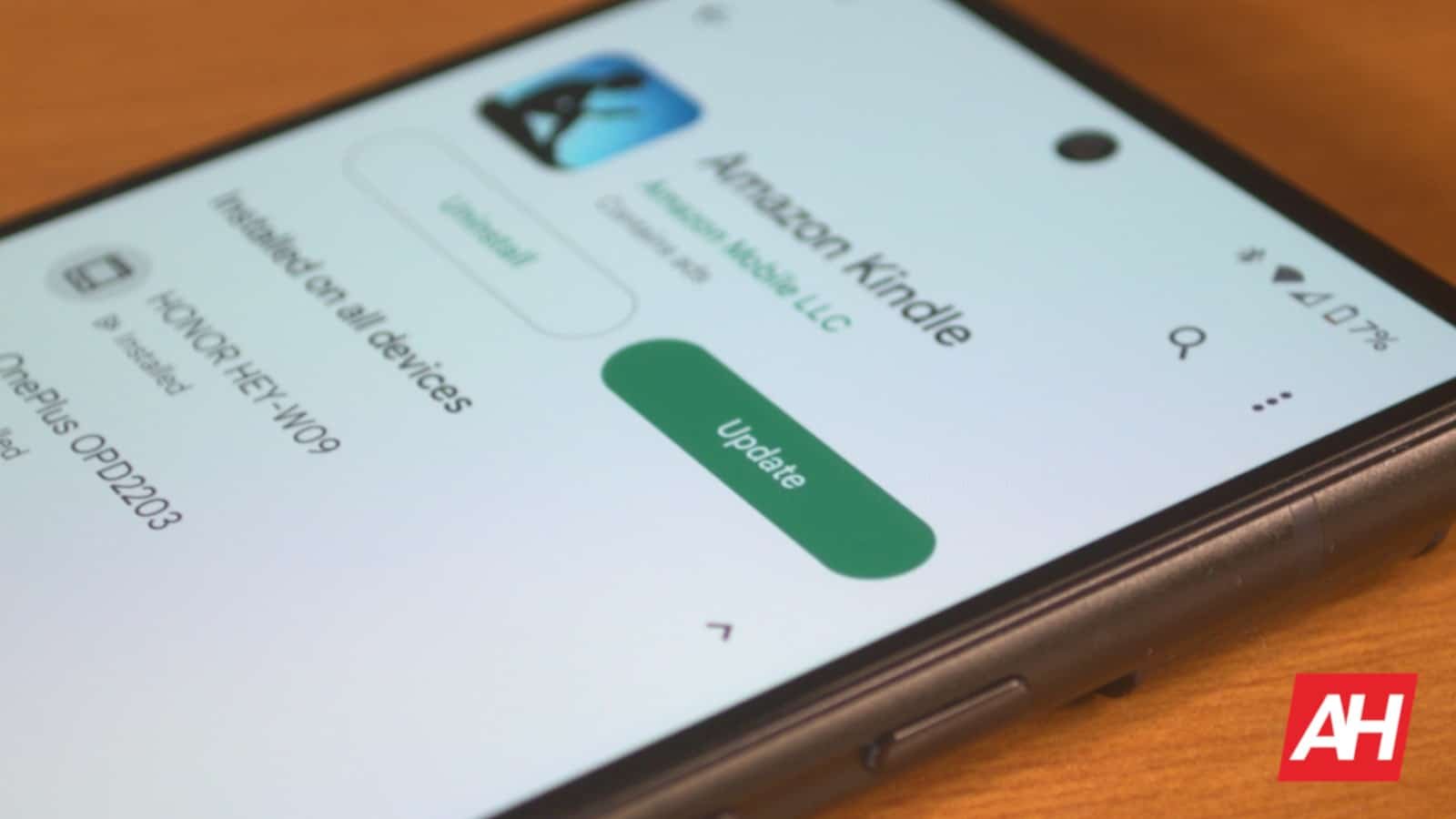 Google Play Store could soon offer updates for sideloaded apps