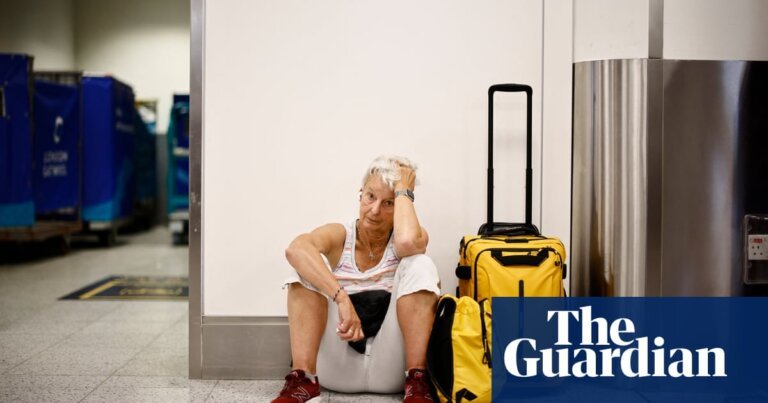 Holidaymakers warned of more airport delays after global Windows outage