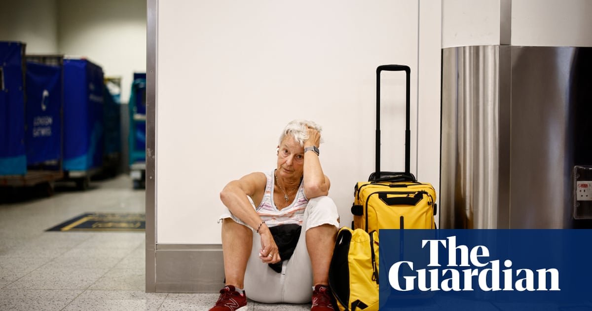 Holidaymakers warned of more airport delays after global Windows outage