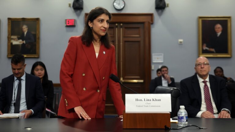 In a first, federal regulators ban messaging app from hosting minors