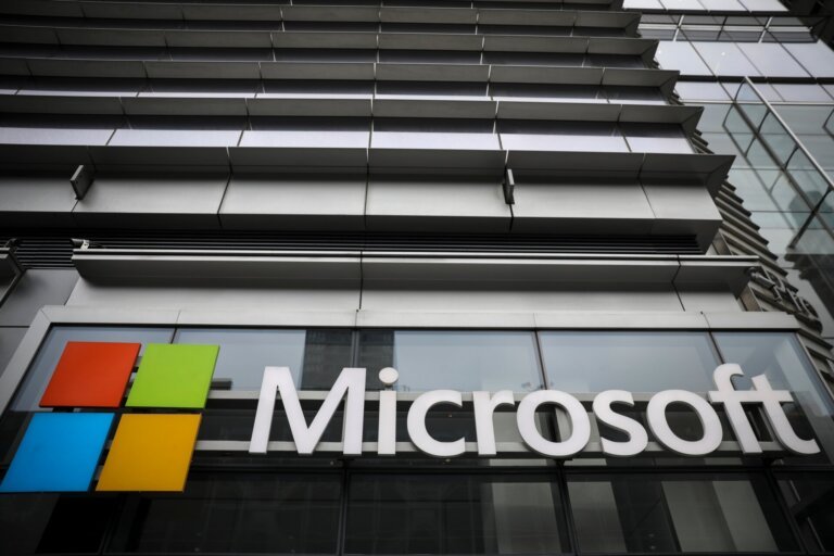 Microsoft
Apologizes
to
Users
for
Widespread
Outage
Disrupting
Xbox,
Outlook,
and
Minecraft