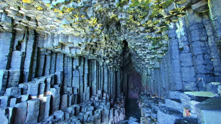 Internet in awe of incredible cave that resembles a "Minecraft" video game