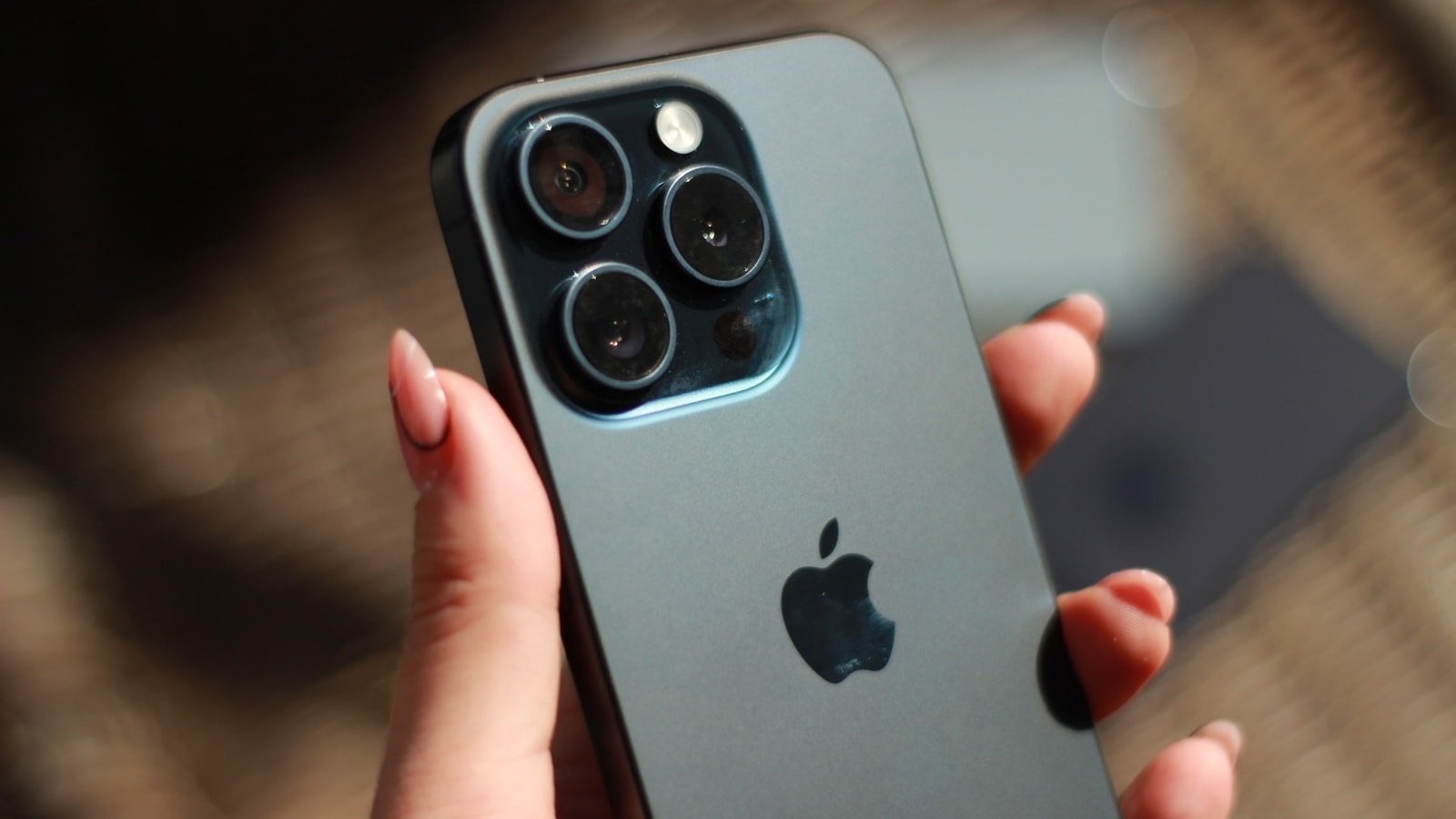 iPhone users in this region can now legally use torrent apps without jailbreaking—Here’s how