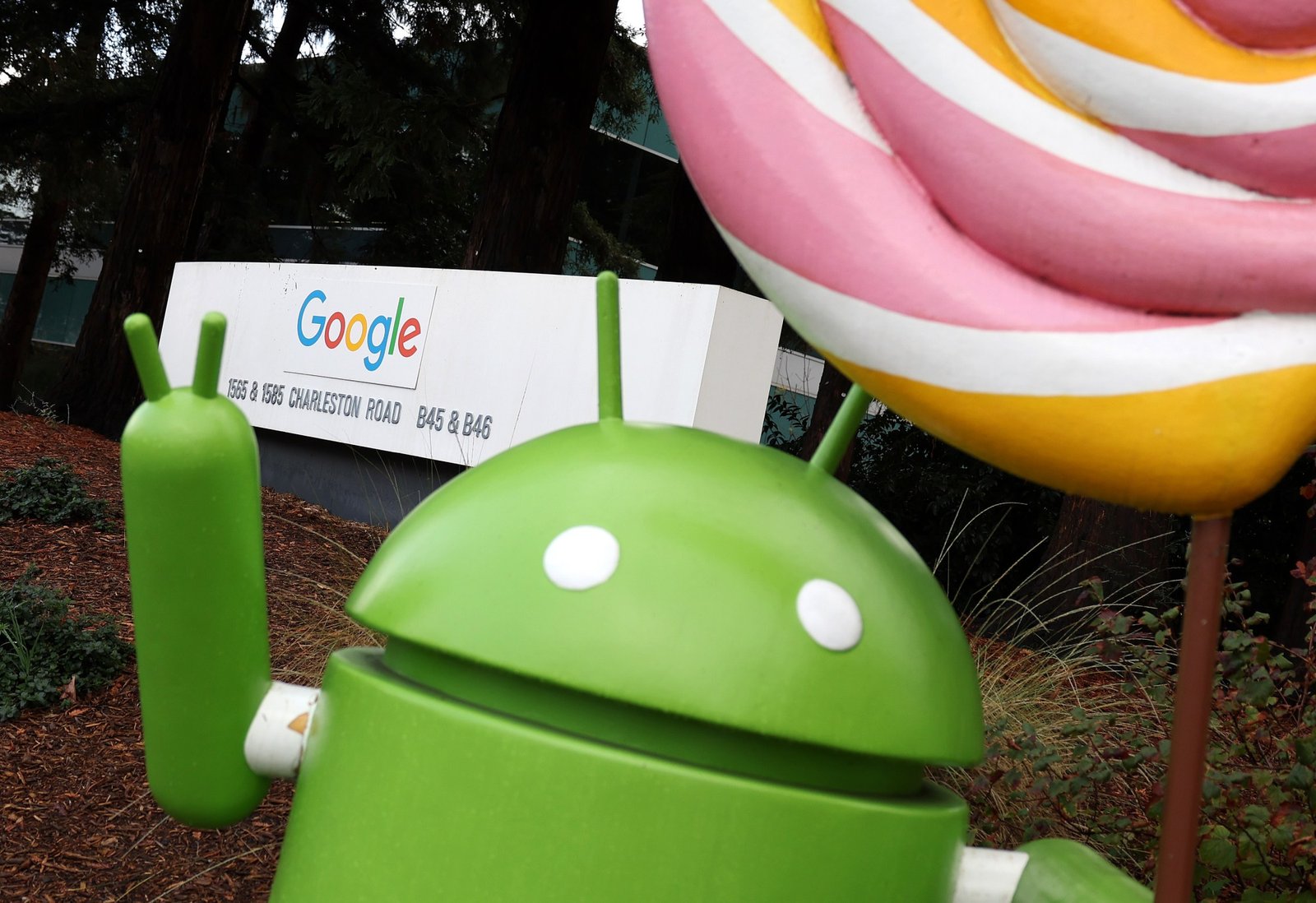 Judge Orders Google to Open Android Phones to Other App Stores