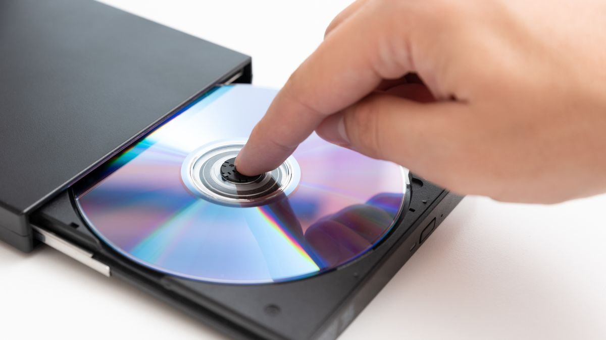 Now on DVD: Windows 11 24H2 (yes, really) has been slimmed down and ready for action by Tiny11 developer