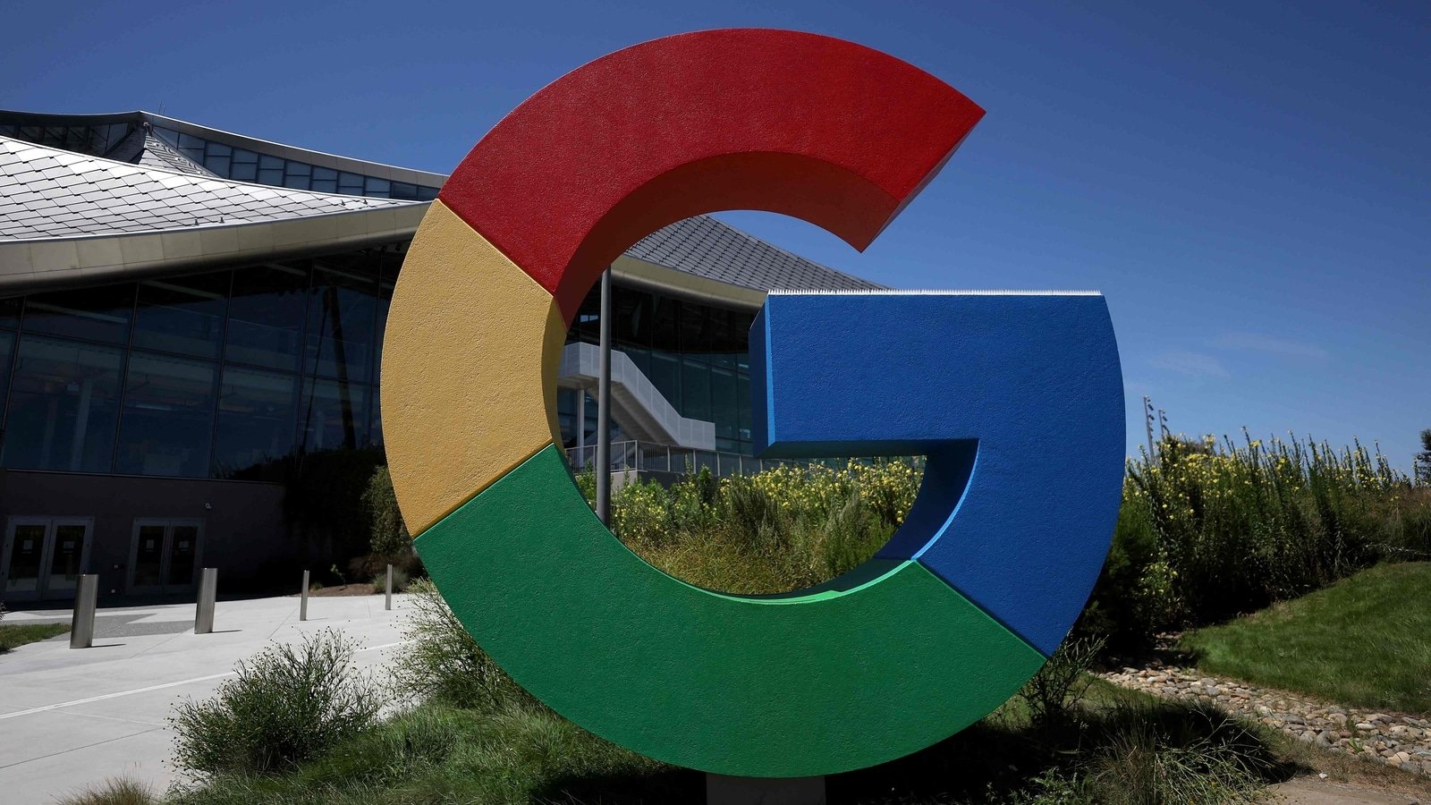 US judge pauses order requiring Google to revamp Android app store