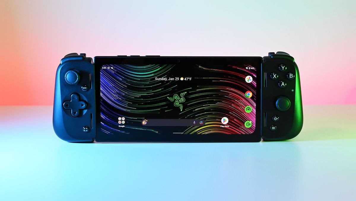 What has detachable controls, 144Hz AMOLED, and thousands of games at nearly half its original price? This gaming handheld, actually