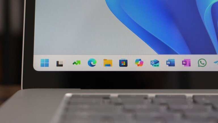 An emoji button may be coming to the Taskbar on Windows 11