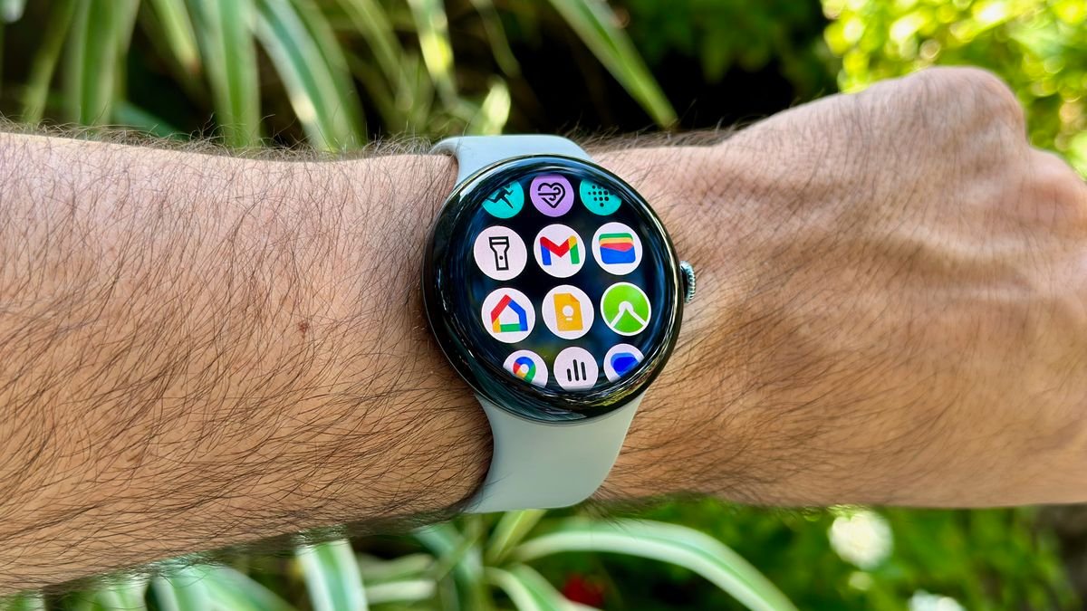 How to switch to grid app view on a Google Pixel Watch