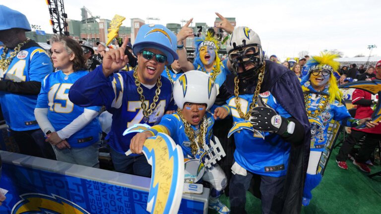 Chargers' social team praised for the Minecraft-inspired schedule release