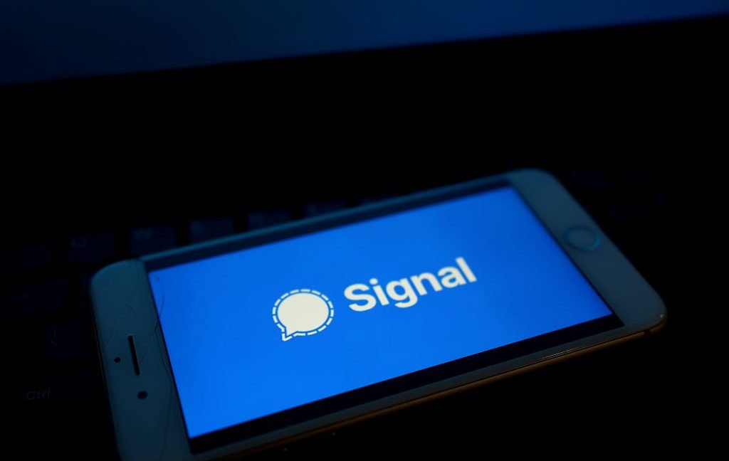 Signal resorts to “weird trick” to block Windows Recall in Desktop app