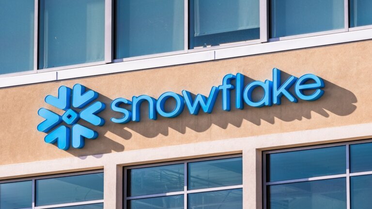 Snowflake to buy Crunchy Data to enhance its AI Data Cloud