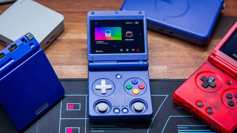 Why I keep coming back to this clamshell retro gaming handheld