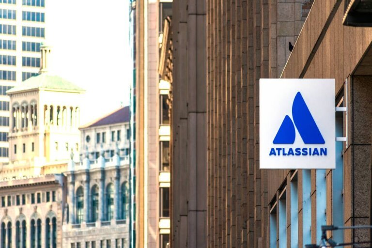Atlassian moved 4 million Postgres databases to AWS Aurora