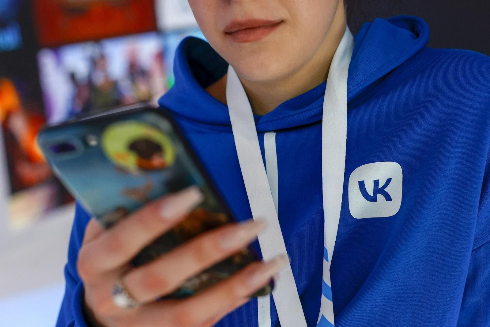 Kremlin-Mandated Messaging App Constantly Spies On Users