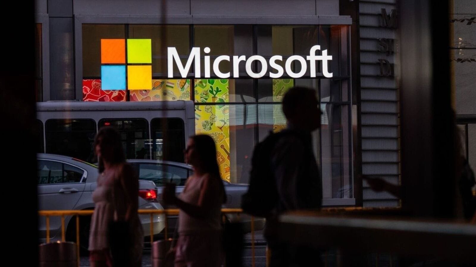 Microsoft begins testing Android app continuity features designed for Windows 11