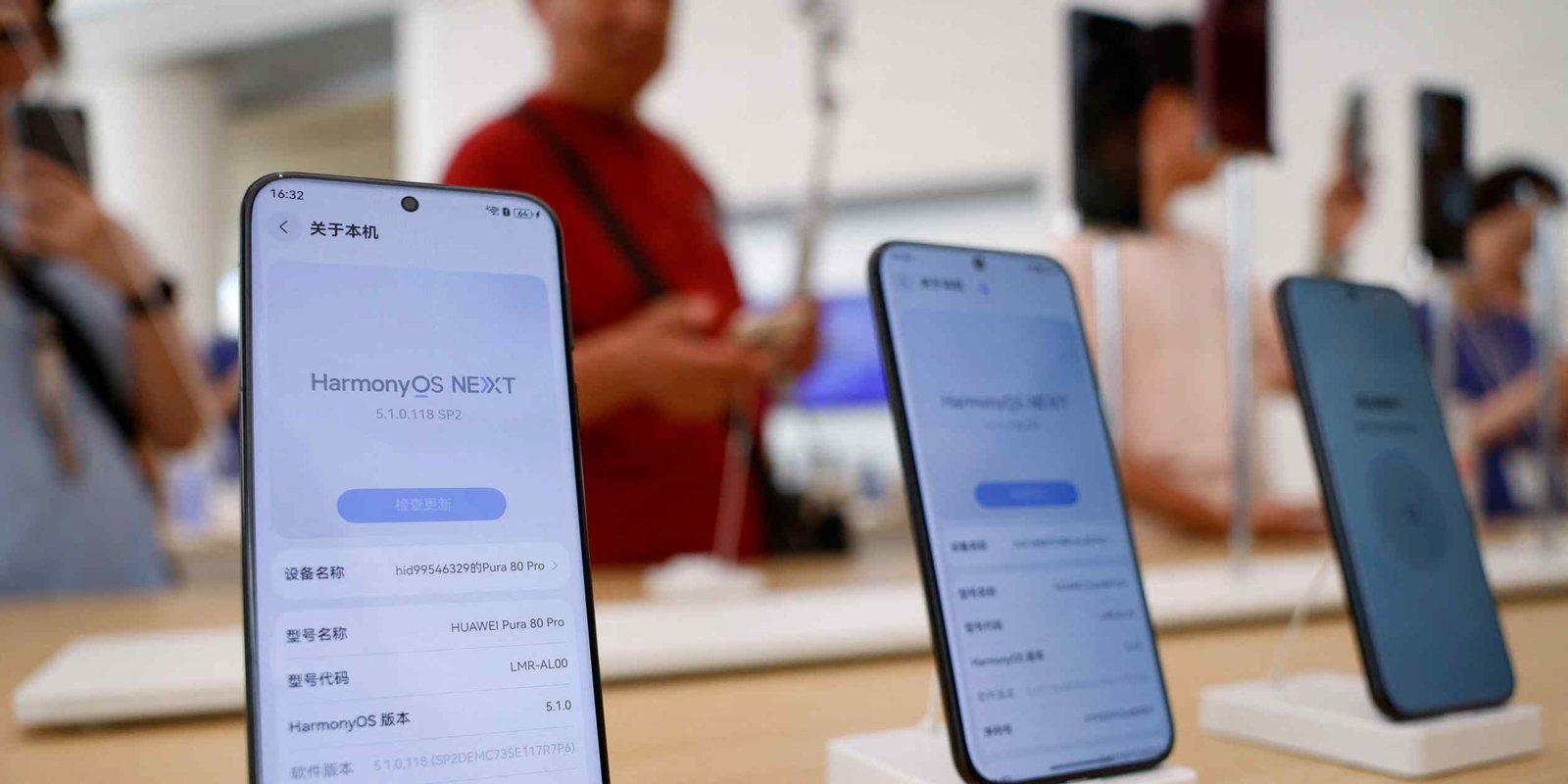 Why has Huawei's HarmonyOS struggled to adopt smaller apps?