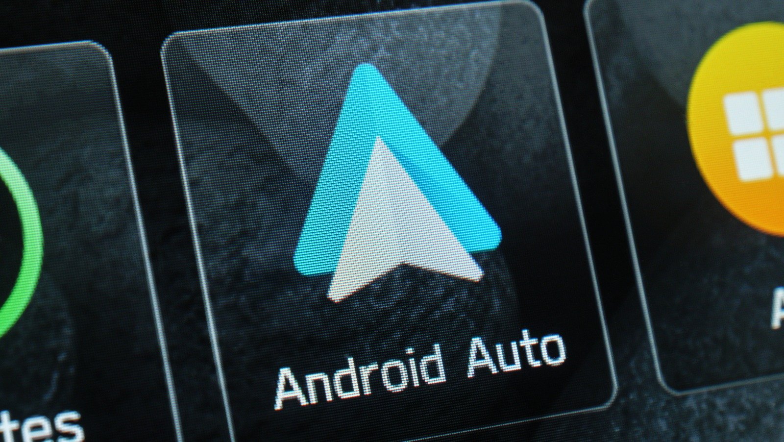 5 Essential Android Auto Apps You Need To Install