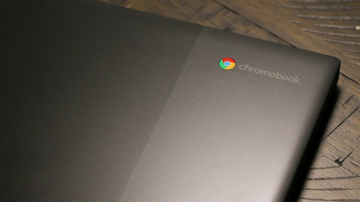 Google aims new ads at Windows 10 holdouts — but will users really switch to Chromebooks?