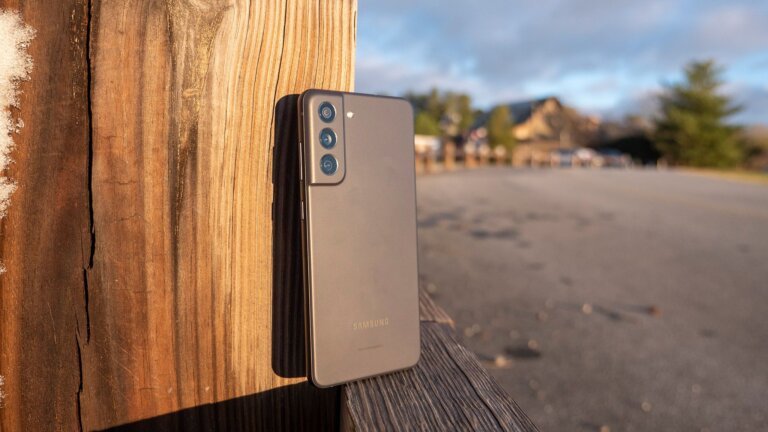 The Samsung Galaxy S21 FE's last major Android upgrade is reaching users