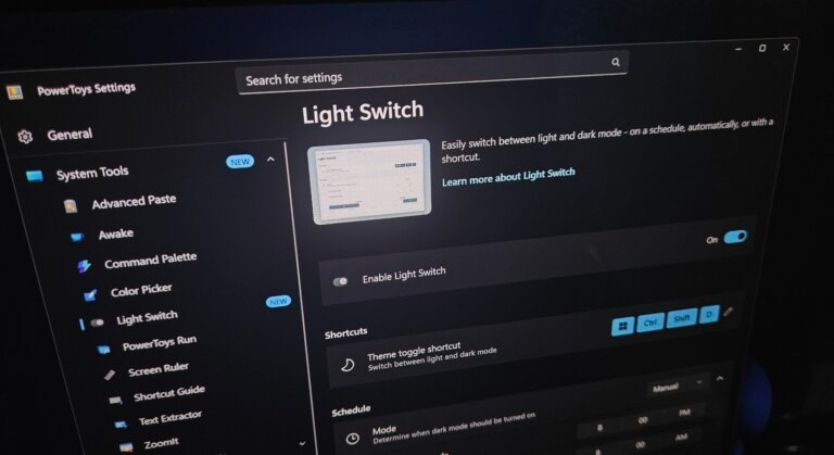 Windows 11 auto switching theme to light mode or dark after updates? It's due to PowerToys