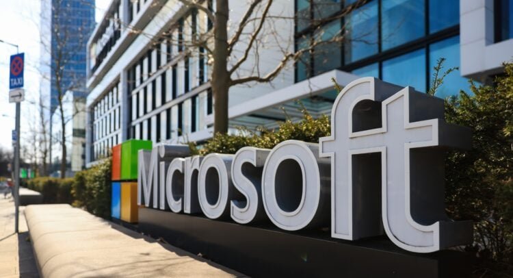 Edge, Now With Incentives! Microsoft Stock (NASDAQ:MSFT) Slips on Plan to Make Edge a Priority