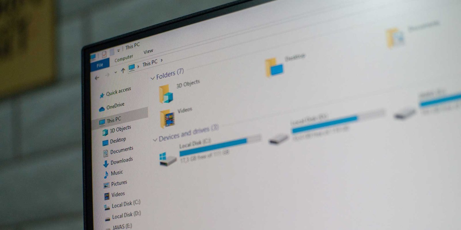 Microsoft preloads File Explorer to mask performance issues