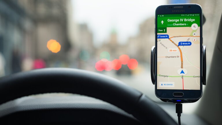 5 Essential Android Apps For Long Drives And Road Trips