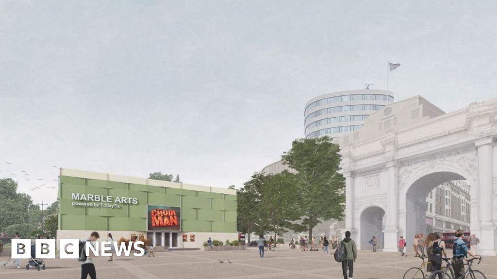 Marble Arch pop-up theatre 'looks like Minecraft tree'