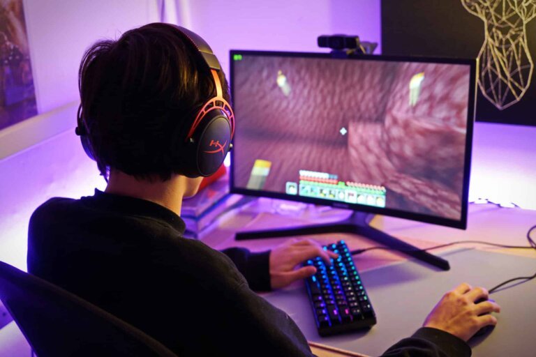 Age verification expands in gaming: Minecraft selects Yoti, Discord tests Persona