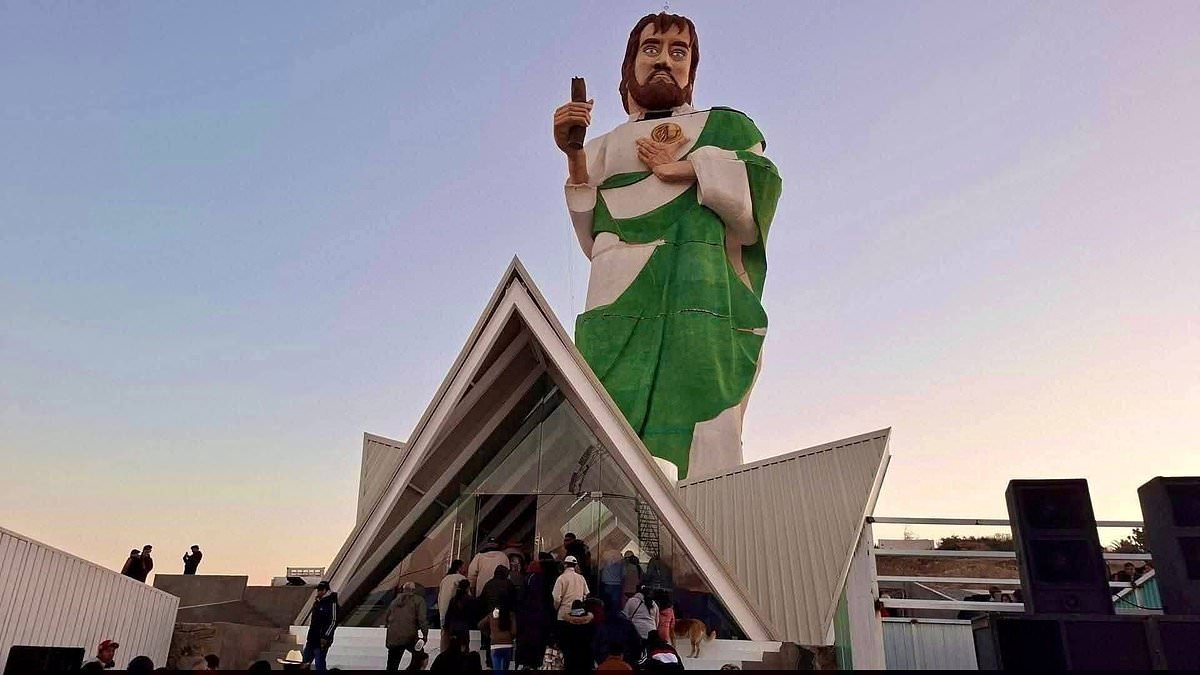 Religious statue is mocked for 'looking like something from Minecraft'
