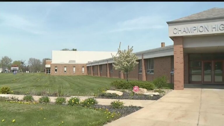 Local school district files civil complaint against Roblox, Microsoft and creator of Minecraft