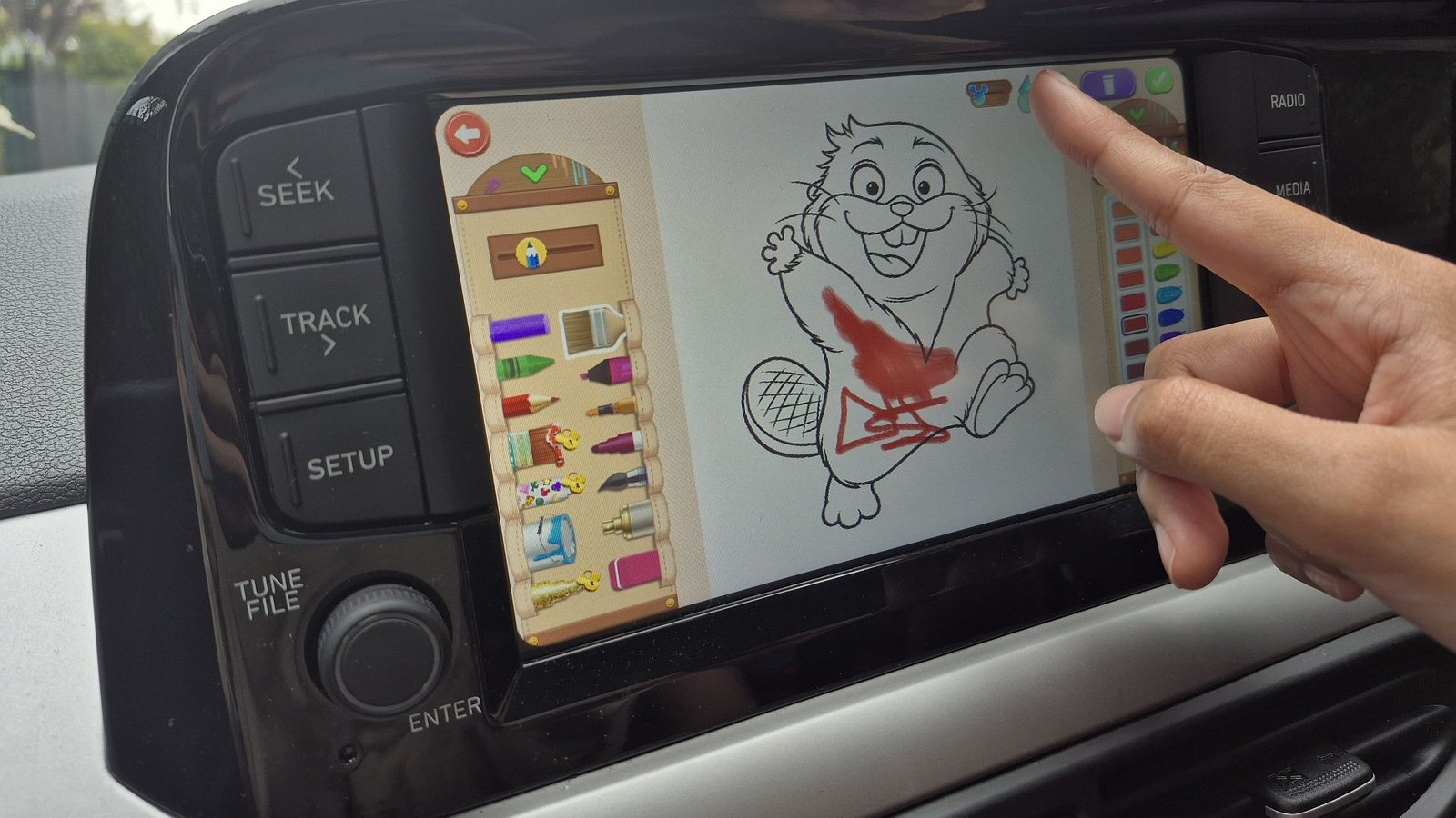 I tried Android Auto's new kids' games, and yes, they're a terrible idea