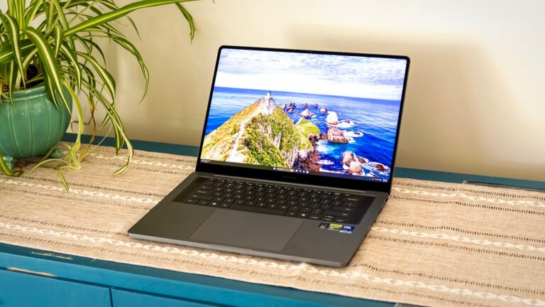 Microsoft says, for once, Windows update isn't to blame for Galaxy Book4 laptops losing access to C: drive — the Galaxy Connect app was the culprit, and it's been taken down from Microsoft Store