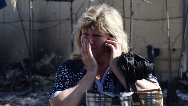 Russian Officials Use Burner Phones to Avoid State Messaging App Surveillance