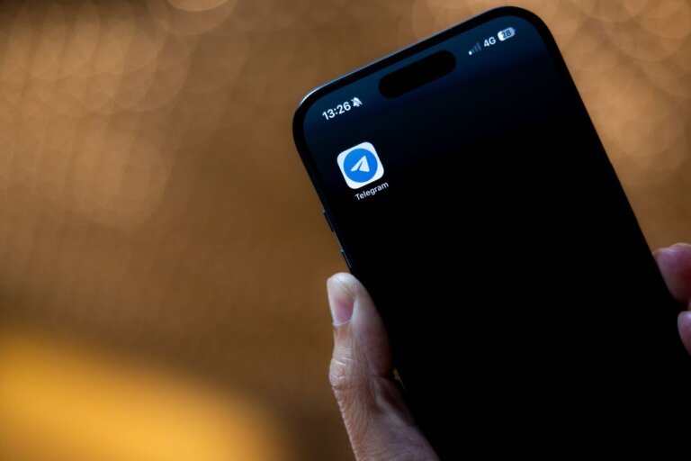 Russians losing Telegram access as Kremlin moves to block popular messenger