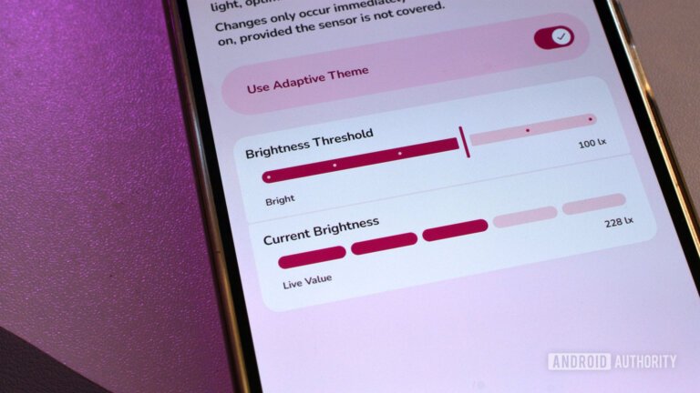 This app gives Android the automatic dark mode feature it desperately needs