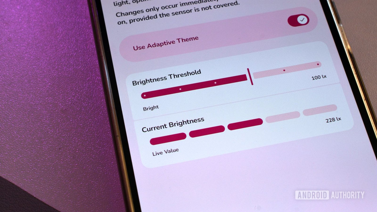 This app gives Android the automatic dark mode feature it desperately needs