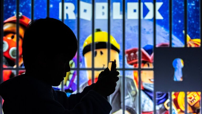 Australia probes Roblox and Minecraft over child safety