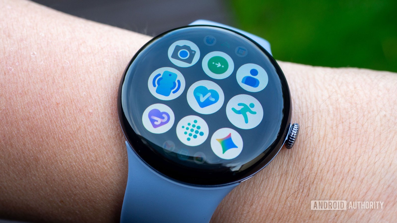 Google embraces the future, mandates 64-bit apps for Wear OS