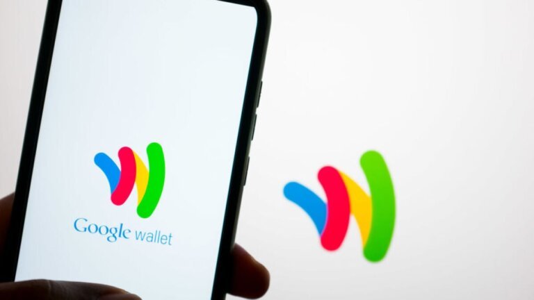 Google Wallet now lets you track flights from your lock screen