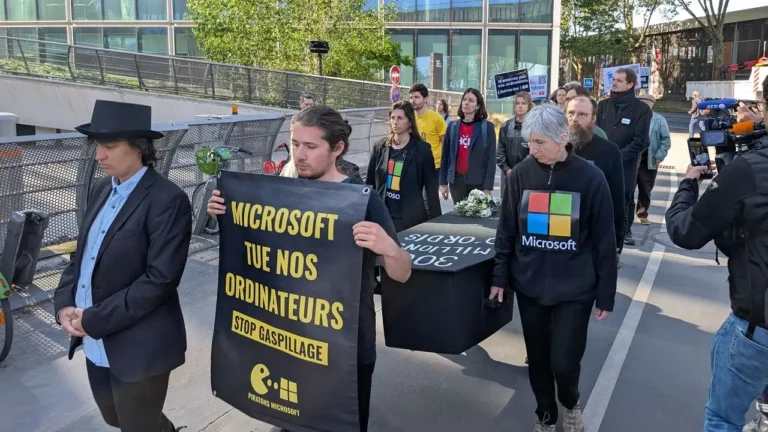In France they "buried" Windows 10 at the Microsoft office