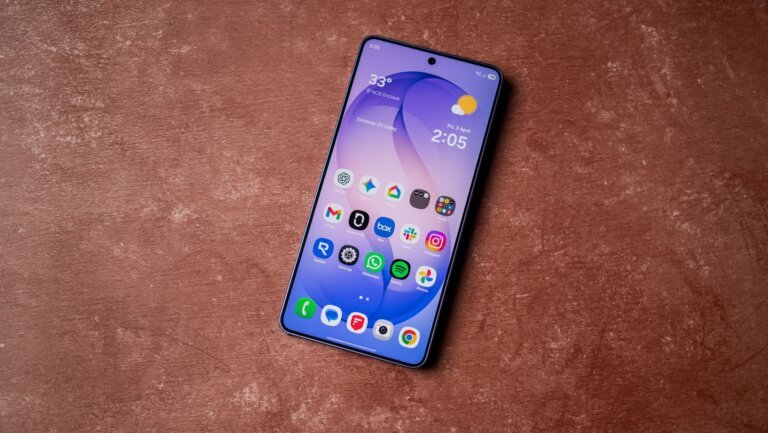 Samsung Wallet gets a Trips timeline, so all you've got to worry about is your tan