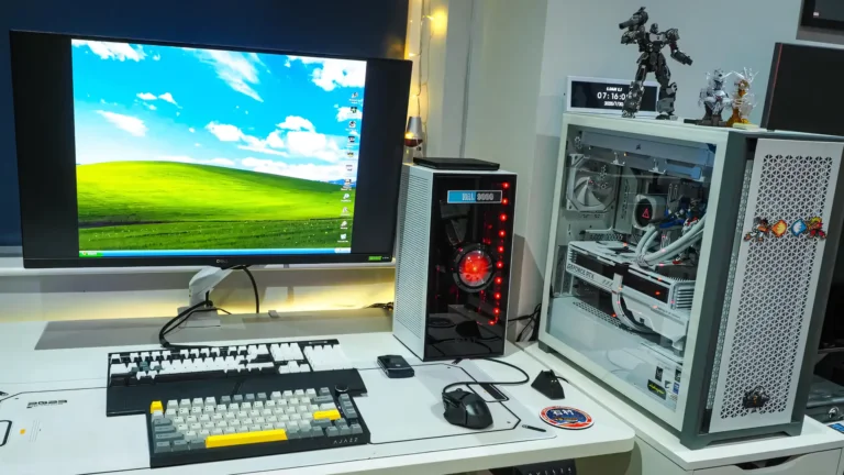 An enthusiast has created a retro computer with Windows XP in the style of HAL 9000